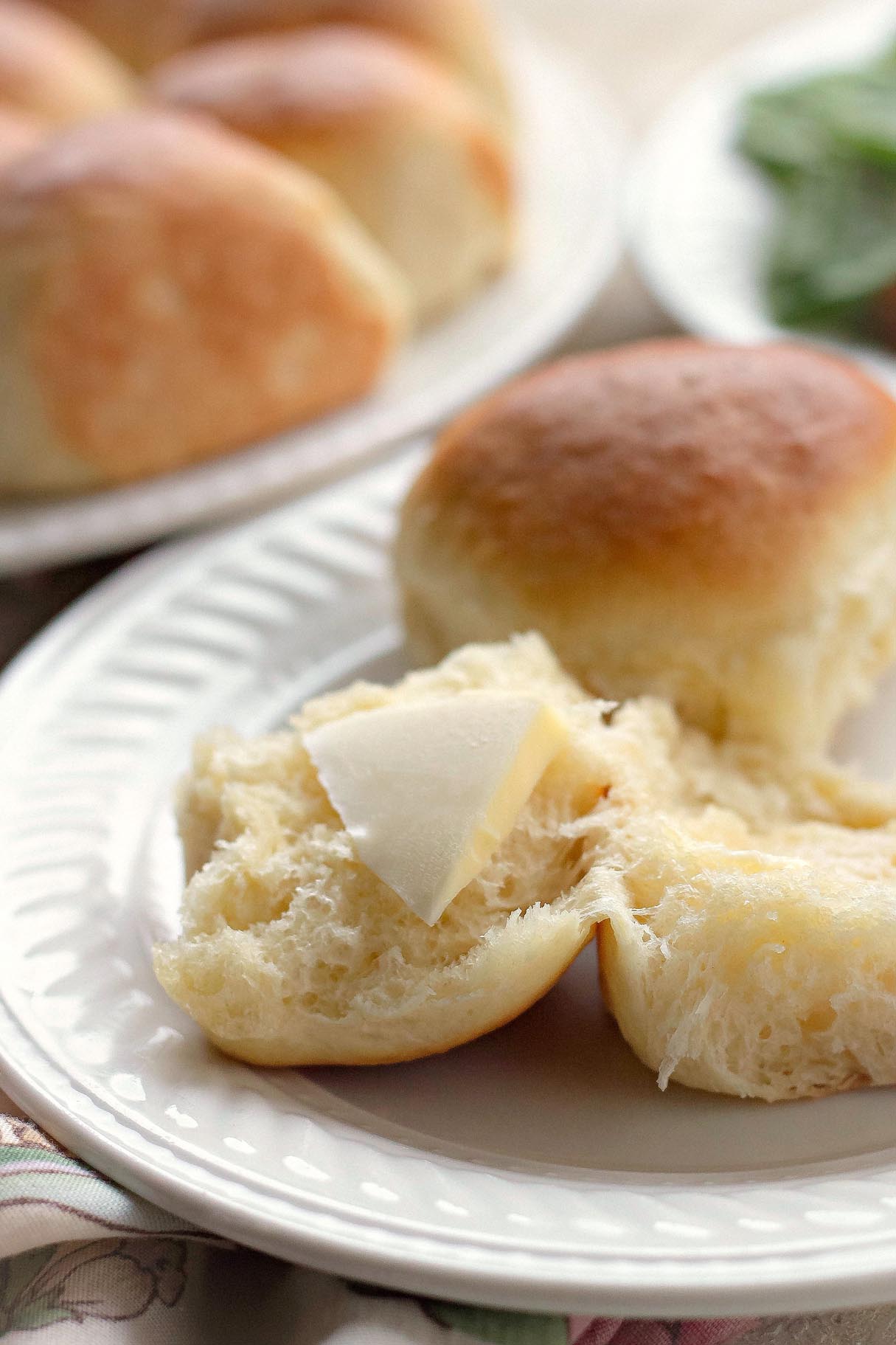 Delicious Classic Dinner Rolls