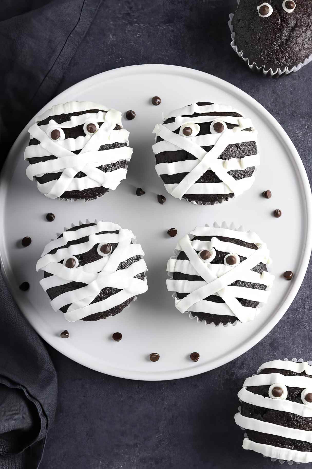 Vegan Mummy Cupcakes - Easy Vegan Halloween Dessert