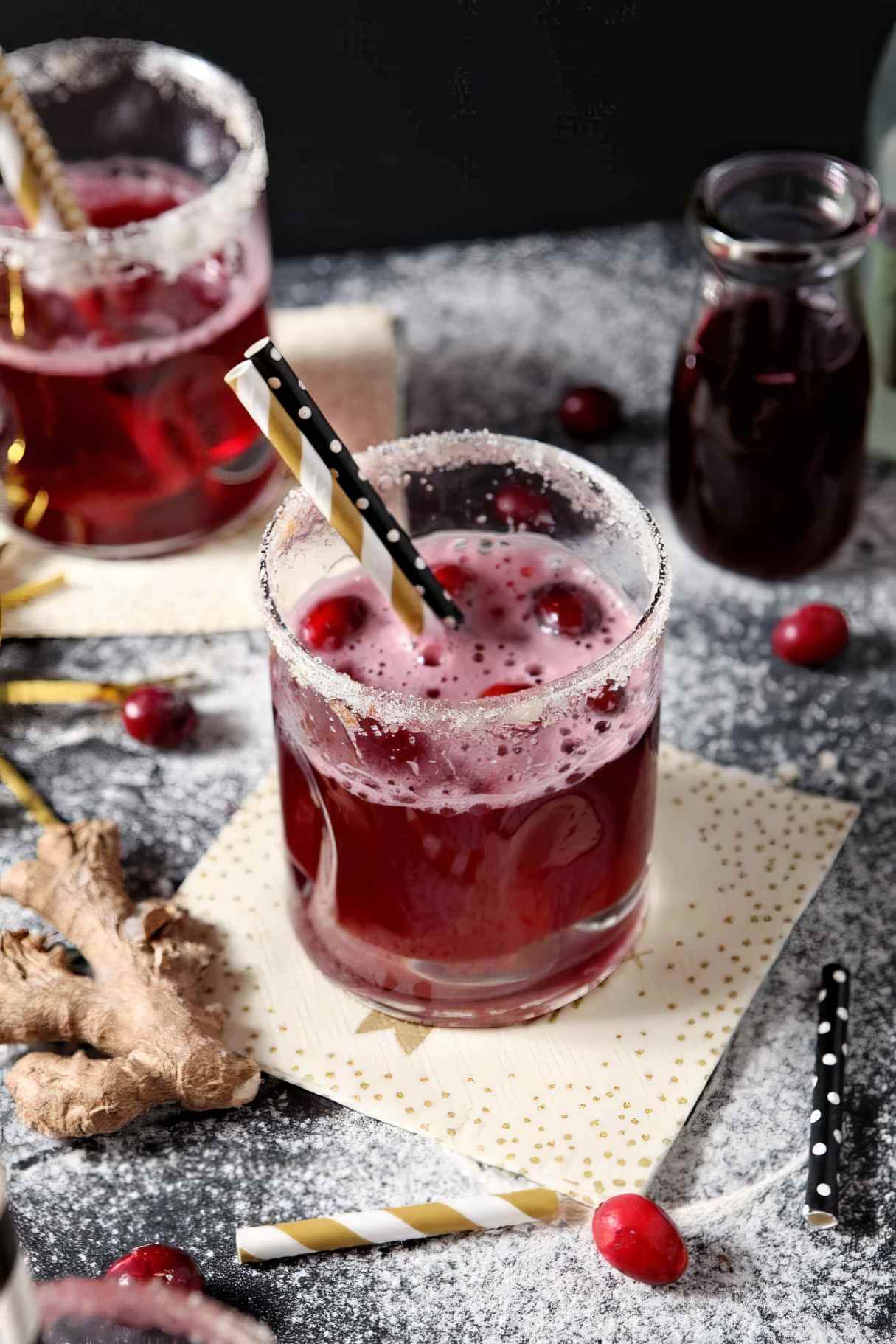 Easy Non-alcoholic Christmas Sparkling Ginger Cranberry Mocktail