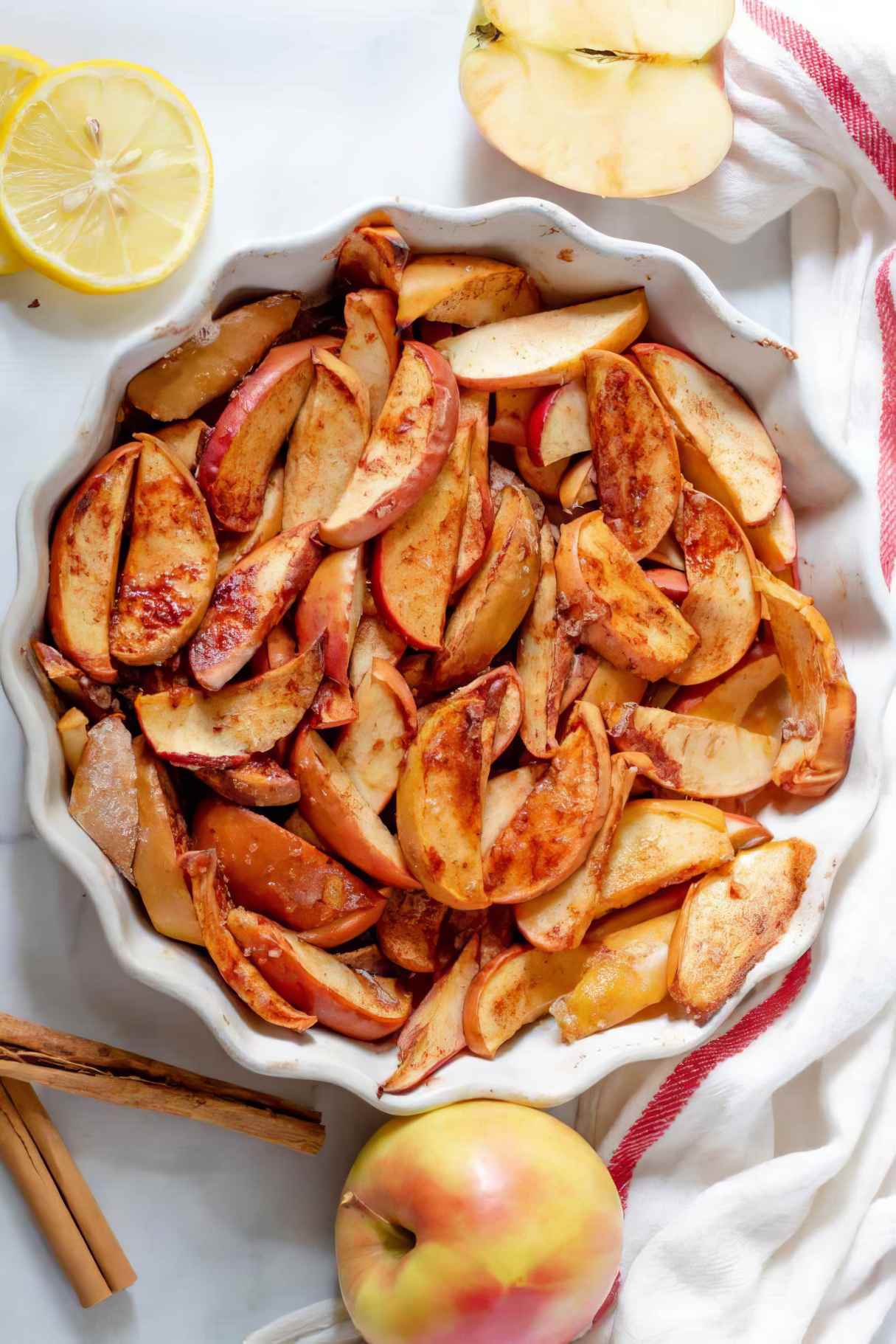 Healthy Baked Apple Slices With Cinnamon [Vegan, Ready In 30 Minutes]