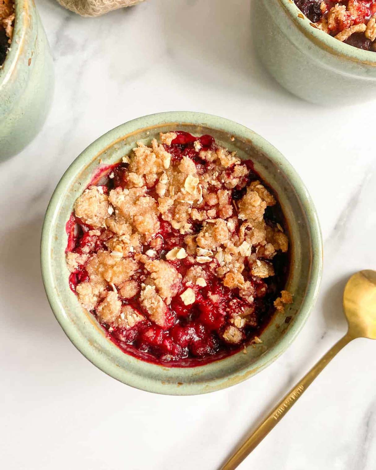 Protein Berry Crumble with Crunchy Almonds and Hearty Oats
