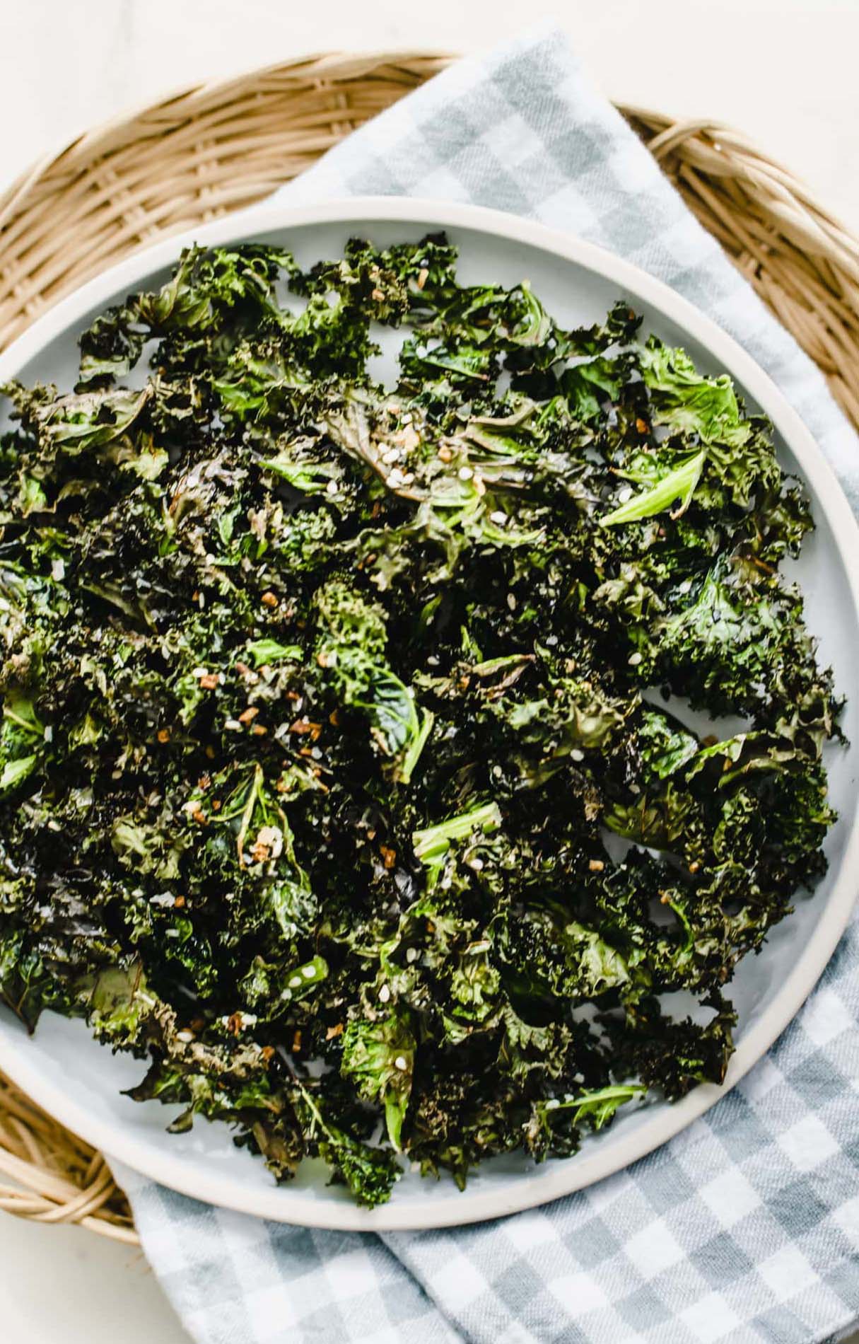 Crispy Kale Chips with Everything Bagel Seasoning