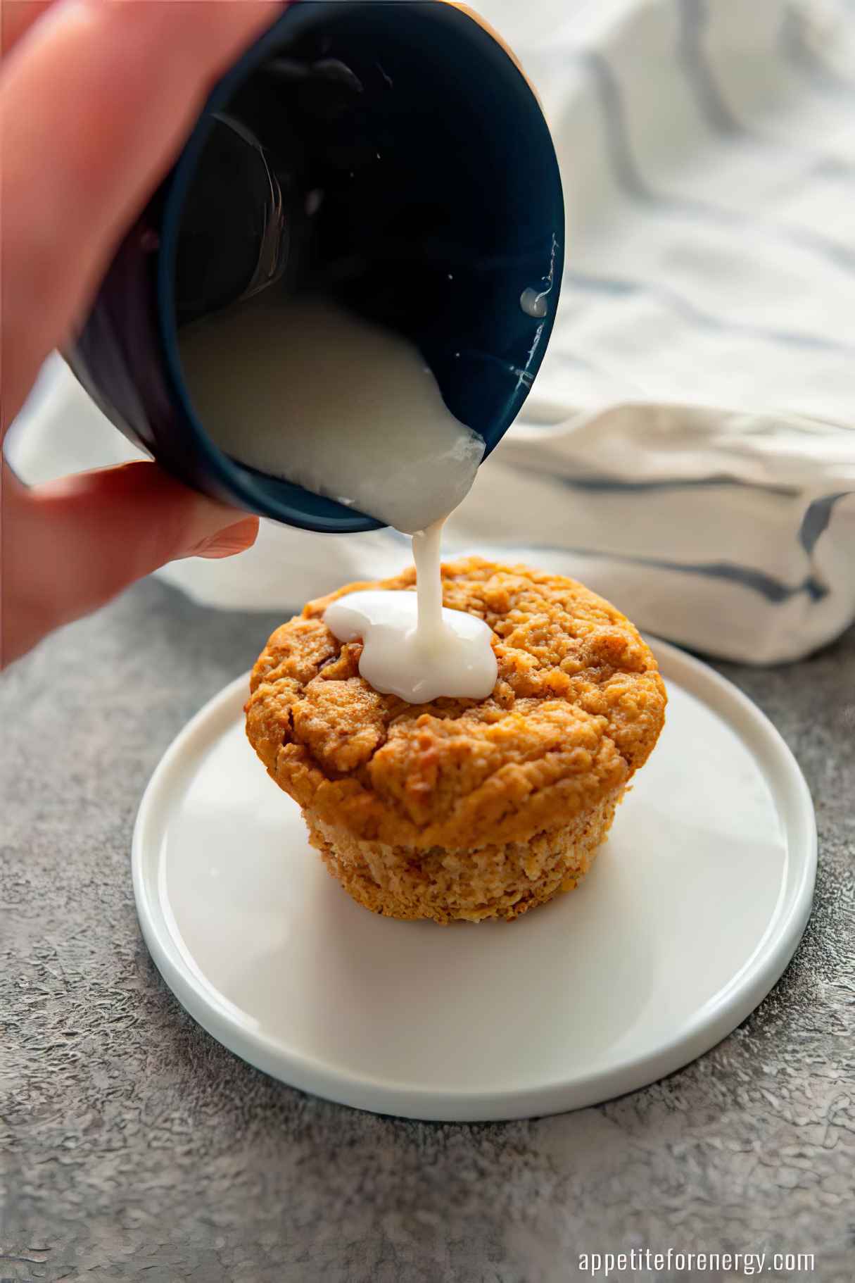 Quick & Easy Low-Carb Cinnamon Roll Muffins