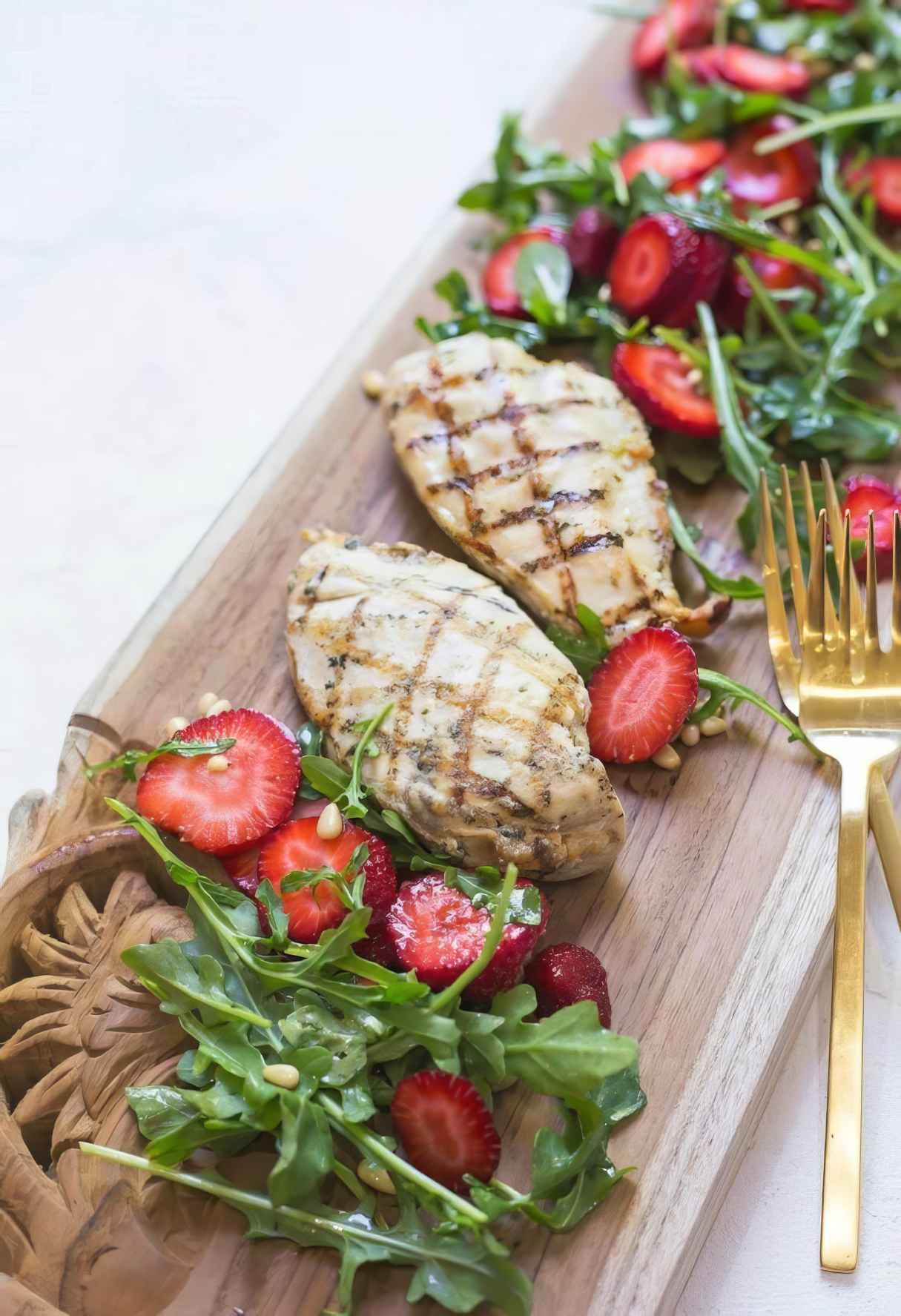Grilled Chicken with Strawberry and Arugula Salad