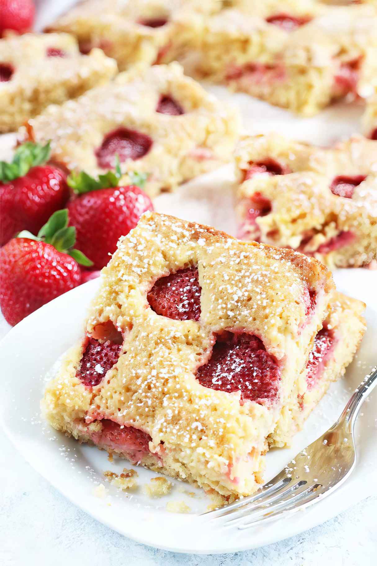 The Easiest Strawberry Cake Recipe You’ll Ever Make