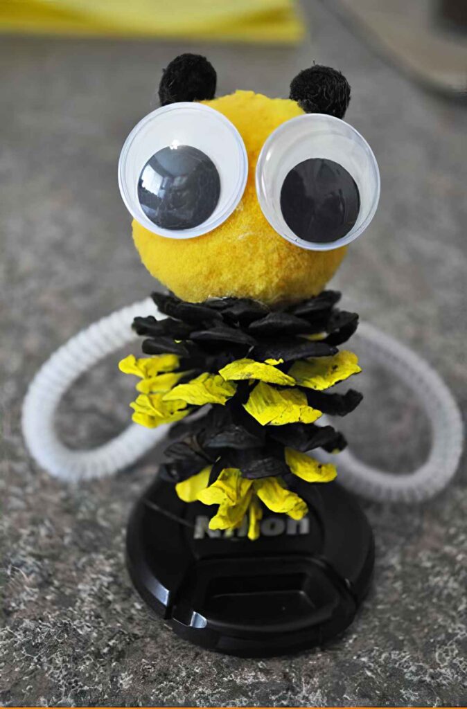20 Fun Pine Cone Crafts for Kids | DIY Pinecone Decorations