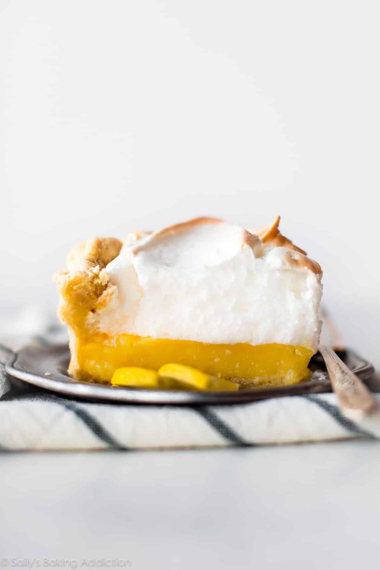 Classic Lemon Meringue Pie - Eye-catching Lemon Dessert!