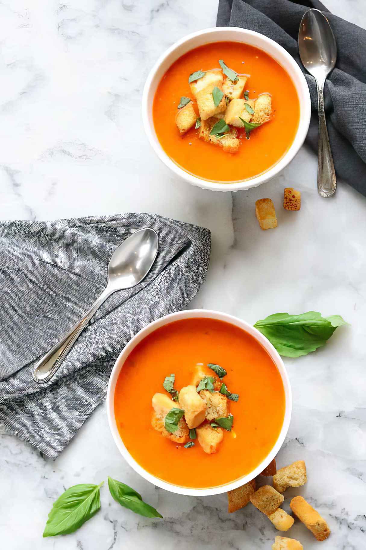 Creamy Fresh Vegan Tomato Soup