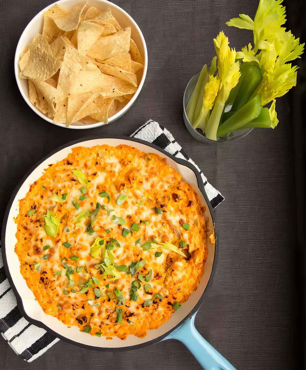Buffalo Chicken Cheese Dip