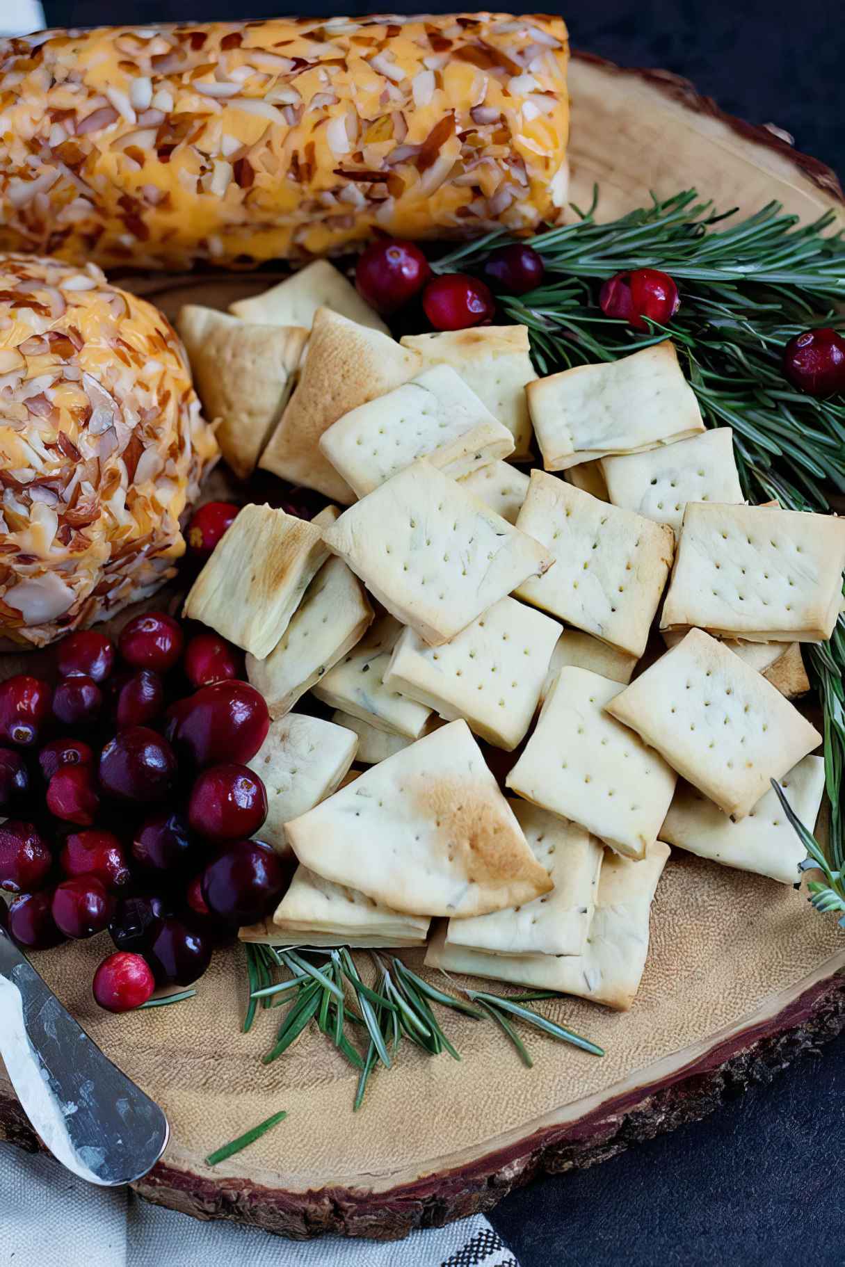 Rosemary Garlic Crackers