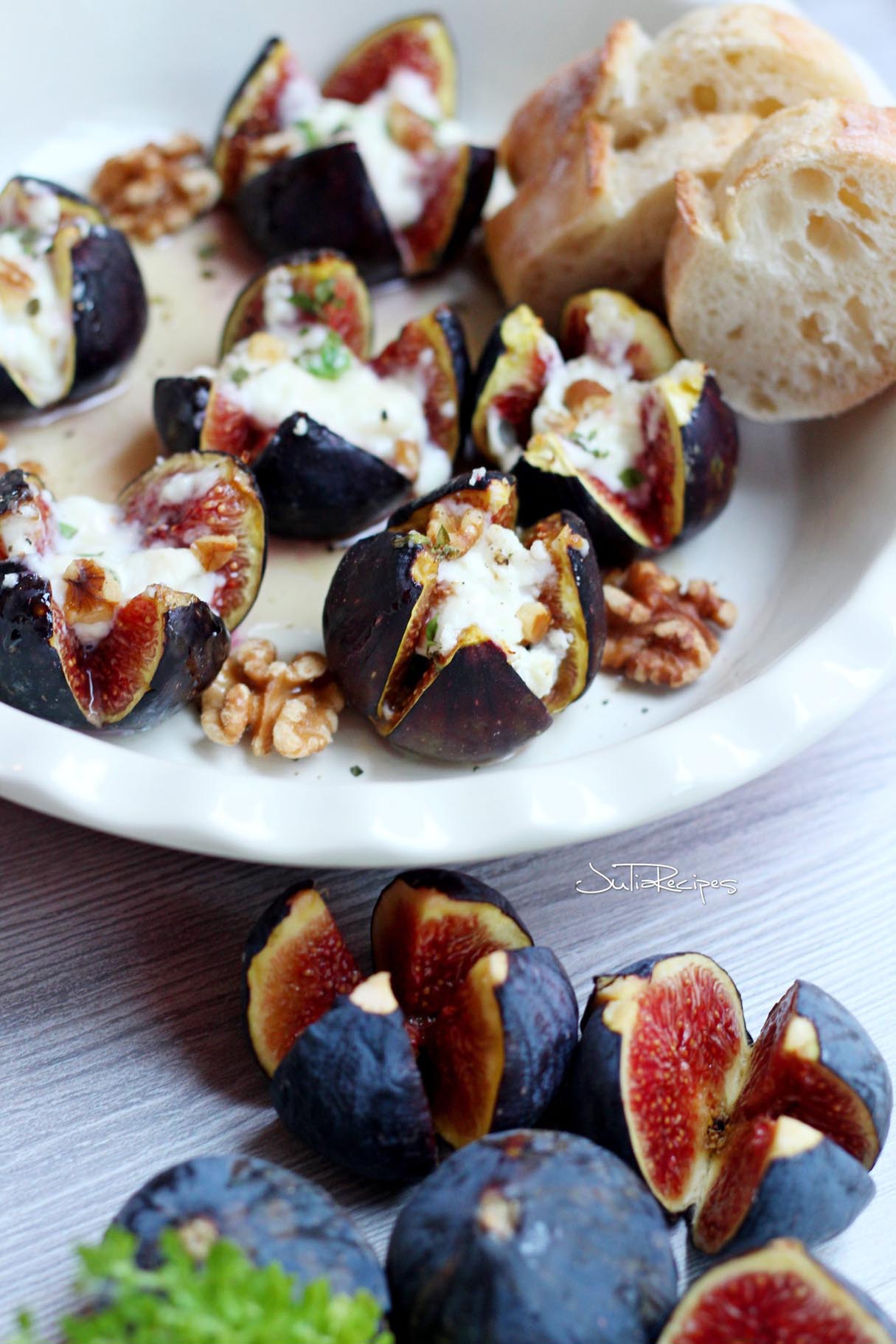 Baked Figs with Goat Cheese