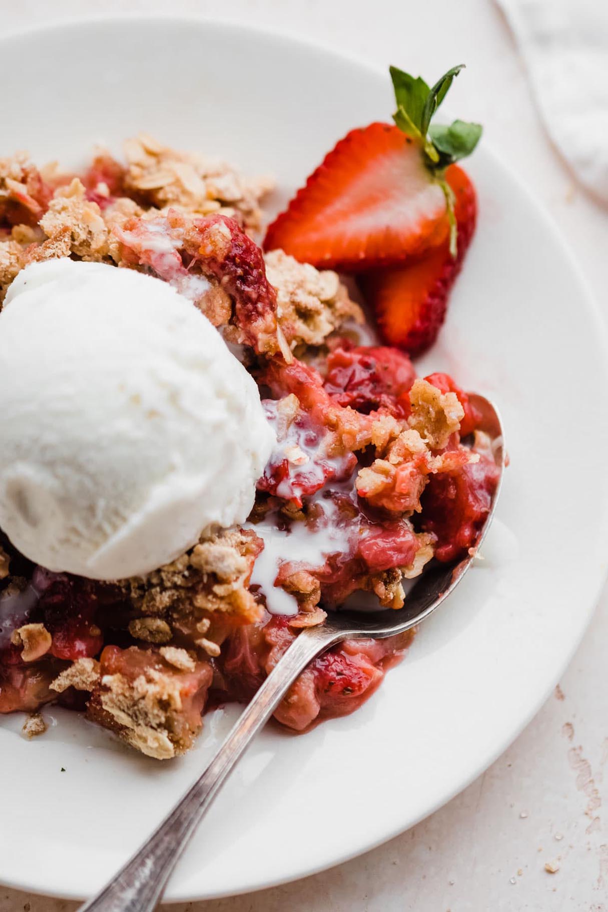 Old-fashioned Strawberry Rhubarb Crisp