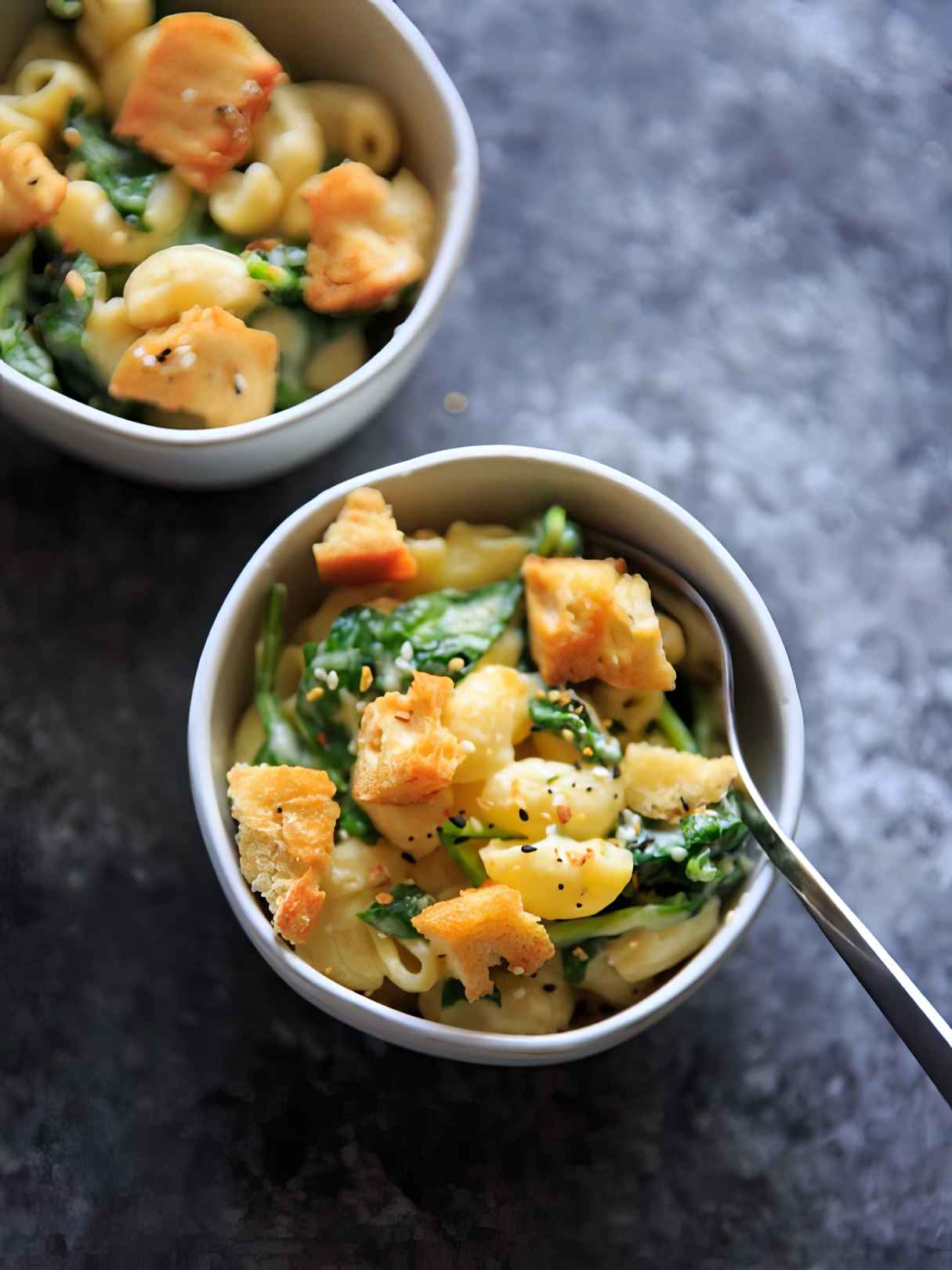 White Cheddar Mac and Cheese with Spinach and Everything Bagel Croutons